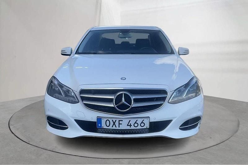 Vit Begagnad 2016 Mercedes E200 Avantgarde Sedan | 129 900 kr - Bild 1/4