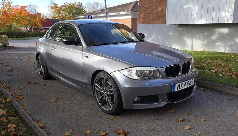 Grå Begagnad 2013 BMW 123 Coupé Shadowline Sportkupé | 135 000 kr - Bild 1/4