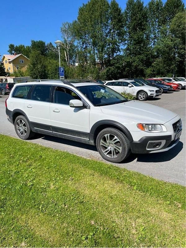 Vit Begagnad 2013 Volvo XC70 Momentum SUV | 120 000 kr (Marknadspris) - Bild 1/4
