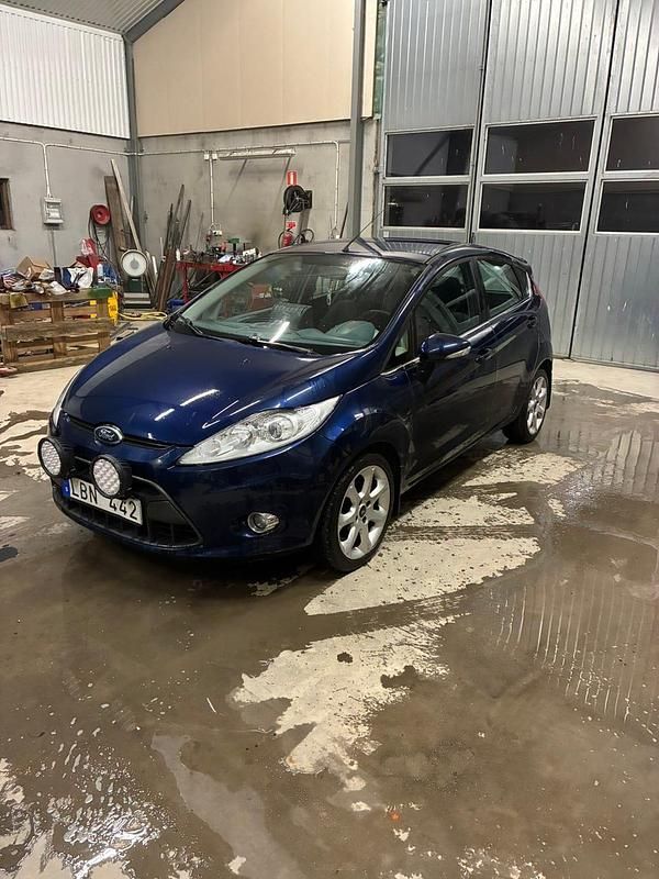 Begagnad 2011 Ford Fiesta Halvkombi | 38 000 kr (Bra pris) - Bild 1/4