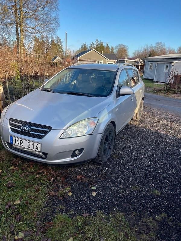 Grå Begagnad 2009 Kia Ceed Sportswagon Kombi | 30 000 kr (Bra pris) - Bild 1/4
