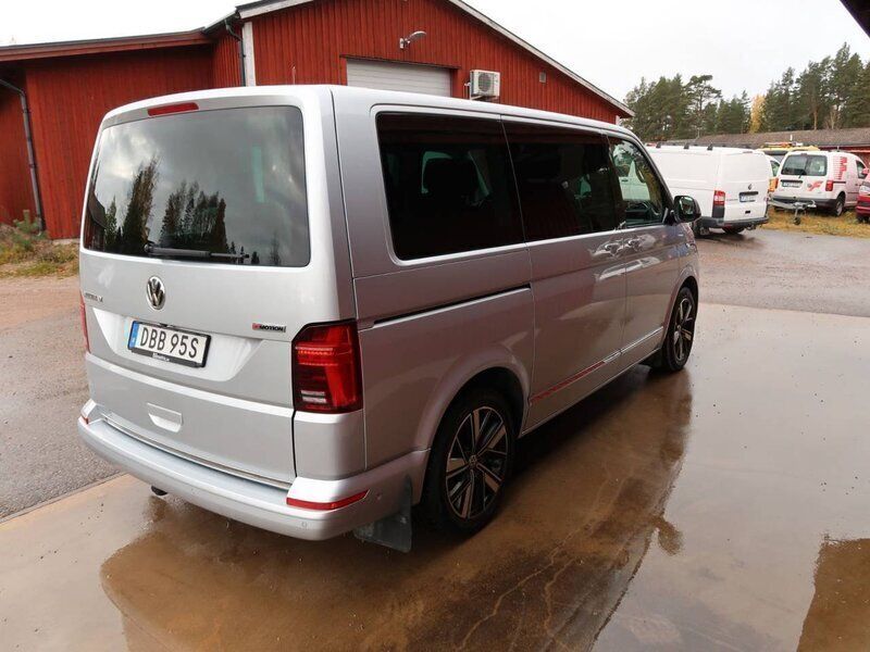 Begagnad VW Multivan Highline 199 HK (146 kW) 2020 Silver Van