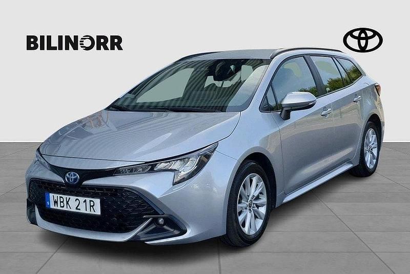 Silver Begagnad 2024 Toyota Corolla Active Kombi | 309 900 kr (Lite dyr) - Bild 1/4