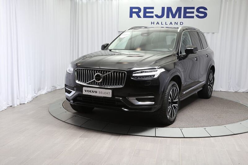 Svart Begagnad 2022 Volvo XC90 Plus SUV | 689 500 kr (Lite dyr) - Bild 1/4