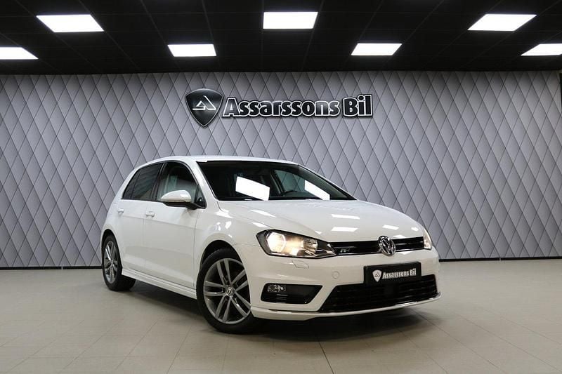 Vit Begagnad 2016 VW Golf VII R-line Halvkombi | 159 000 kr (Marknadspris) - Bild 1/4