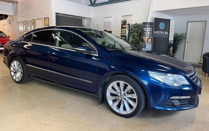 Mörkblå Begagnad 2010 VW CC Highline Sedan | 74 900 kr (Dyr) - Bild 1/4