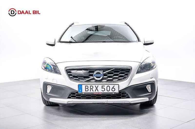 Begagnad Volvo V40 CC Ocean Race 190 HK (139 kW) 2015 Vit Kombi