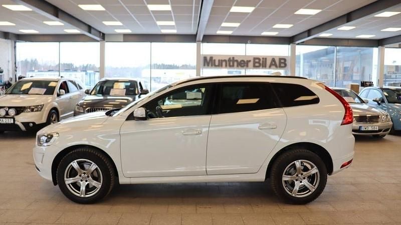 Begagnad Volvo XC60 Momentum 190 HK (139 kW) 2015 Vit SUV