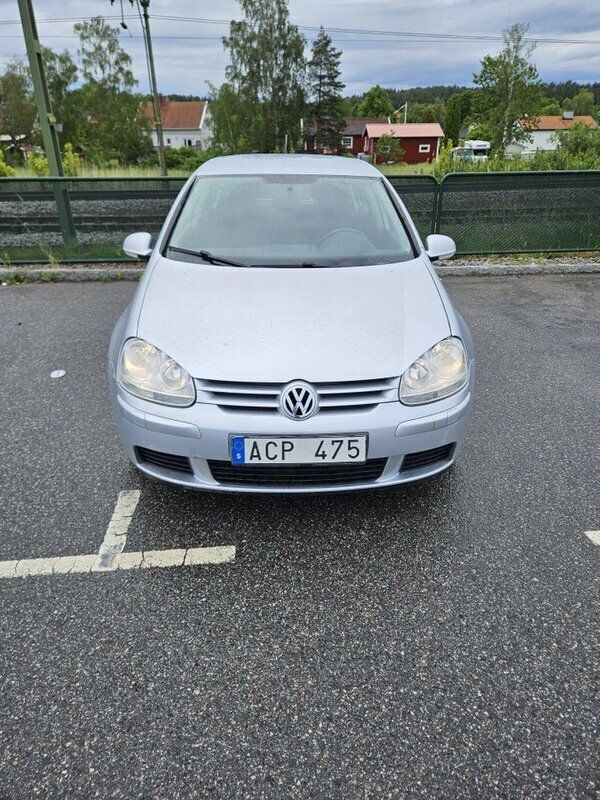 Silver Begagnad 2007 VW Golf V Sportline Halvkombi | 24 000 kr (Marknadspris) - Bild 1/4