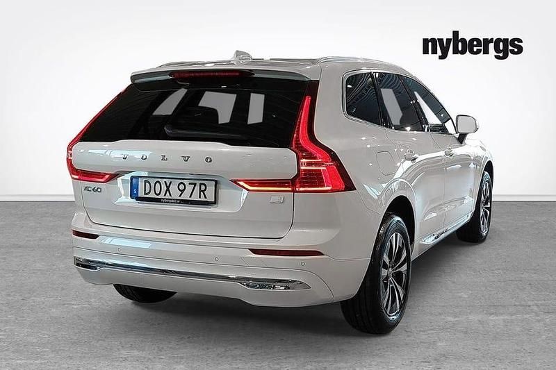 Begagnad Volvo XC60 Core 355 HK (261 kW) 2024 Vit SUV