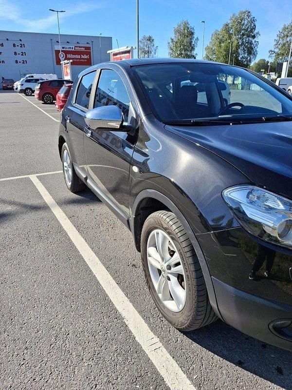 Svart Begagnad 2010 Nissan Qashqai SUV | 69 000 kr - Bild 1/4