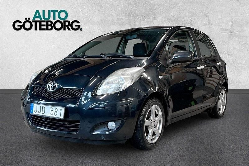 Svart Begagnad 2009 Toyota Yaris Halvkombi | 49 900 kr (Marknadspris) - Bild 1/3