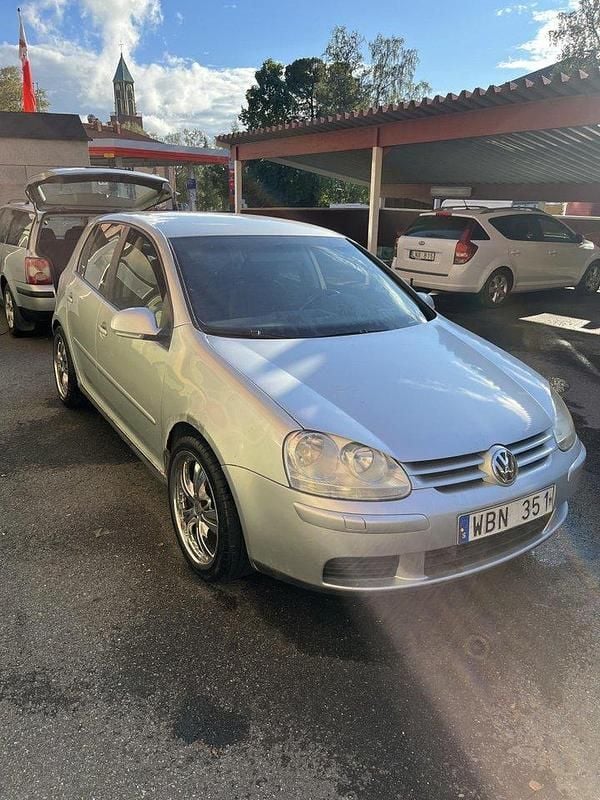 Silver Begagnad 2005 VW Golf IV Sportline Halvkombi | 19 500 kr (Superpris) - Bild 1/4
