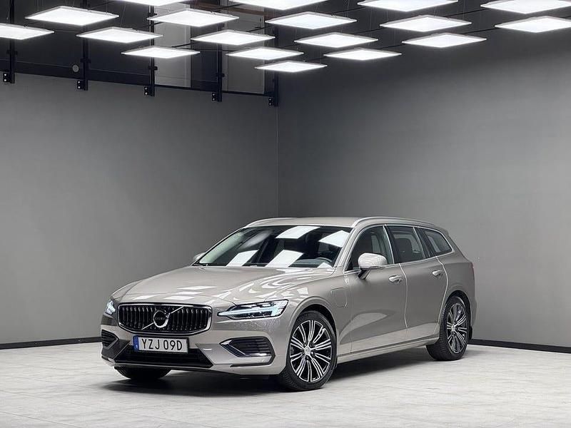 Grå Begagnad 2021 Volvo V60 Inscription Kombi | 329 990 kr - Bild 1/3