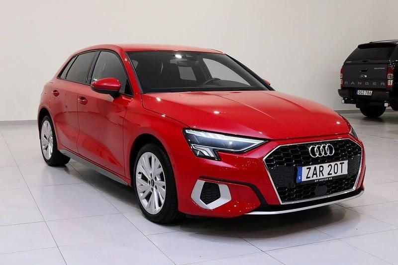 Röd Begagnad 2021 Audi A3 Comfort | 239 900 kr (Marknadspris) - Bild 1/4