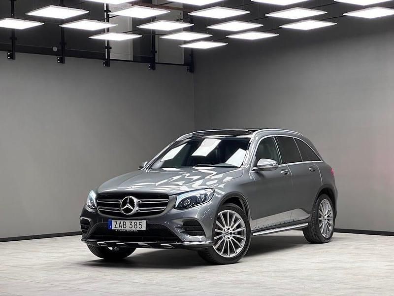 Grå Begagnad 2018 Mercedes GLC220 SUV | 259 900 kr (Marknadspris) - Bild 1/3
