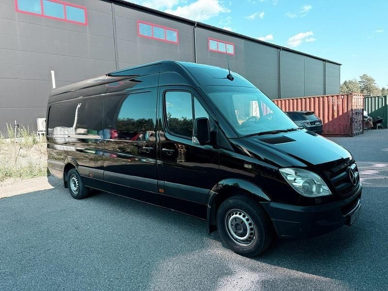 Svart Begagnad 2010 Mercedes Sprinter Van | 130 000 kr (Dyr) - Bild 1/4