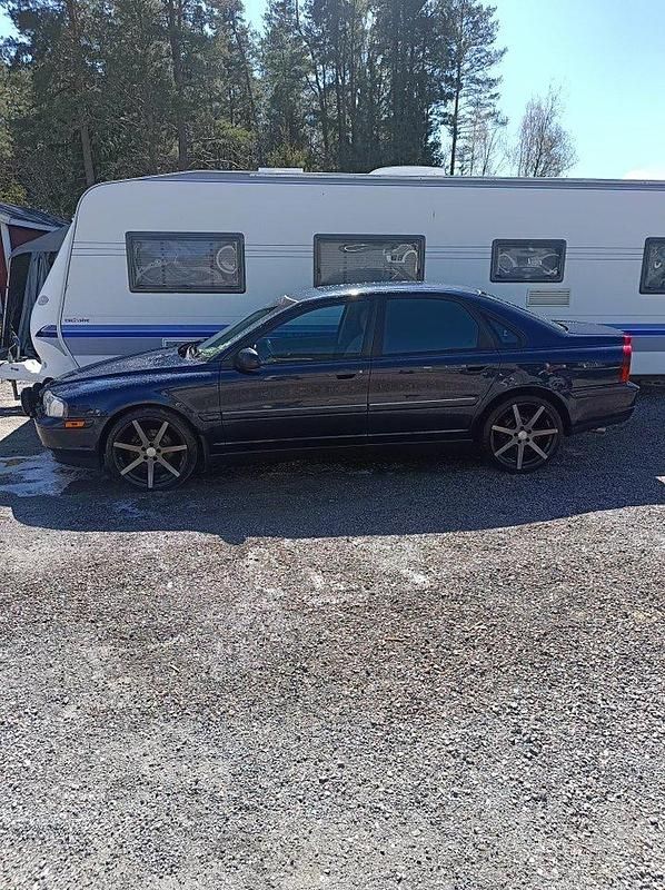 Blå Begagnad 2003 Volvo S80 Business Edition Sedan | 25 000 kr (Marknadspris) - Bild 1/4