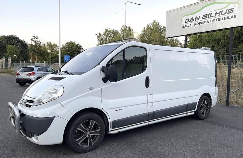 Vit Begagnad 2014 Nissan Primastar Minibuss | 69 900 kr (Marknadspris) - Bild 1/4