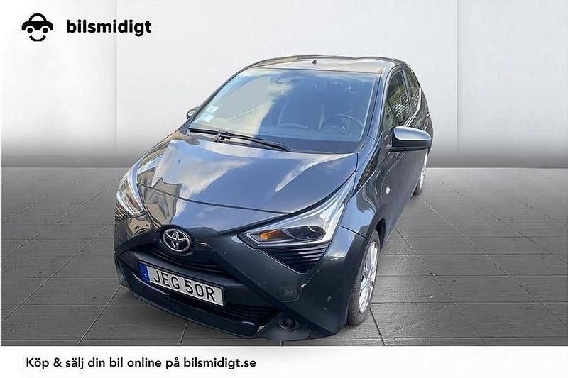 Begagnad Toyota Aygo X-play 72 HK (52 kW) 2019 Mörkgrå Halvkombi