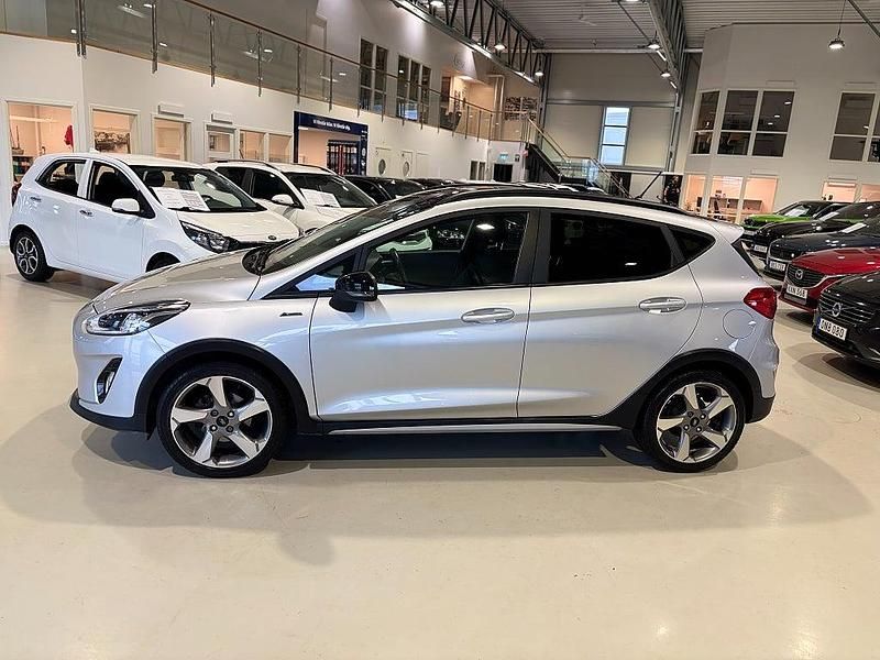 Begagnad Ford Fiesta Active 101 HK (74 kW) 2019 Grå (moondust silver metallic) Halvkombi