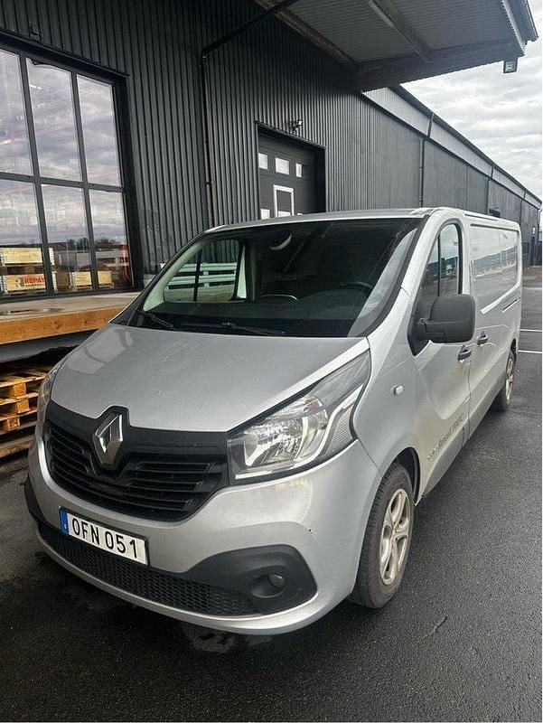 Silver Begagnad 2017 Renault Trafic Van | 83 995 kr (Superpris) - Bild 1/4