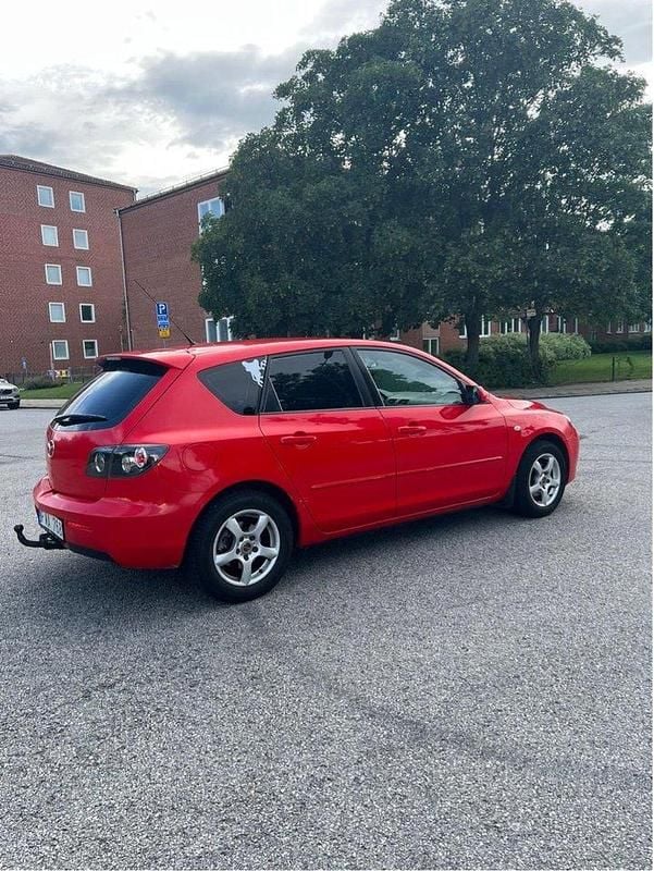 Röd Begagnad 2007 Mazda 3 Inclusive Halvkombi | 30 000 kr (Marknadspris) - Bild 1/4