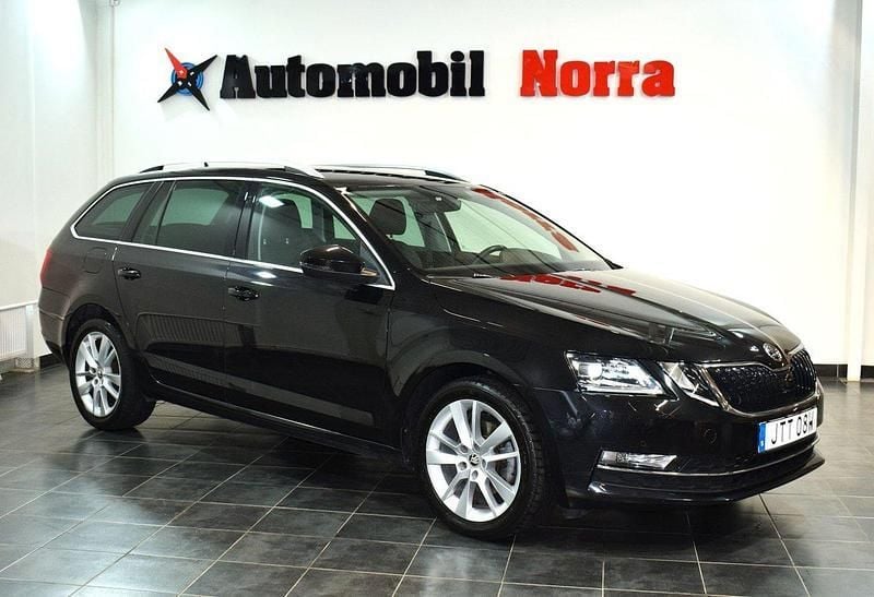 Svart Begagnad 2020 Skoda Octavia Kombi | 224 700 kr (Marknadspris) - Bild 1/4