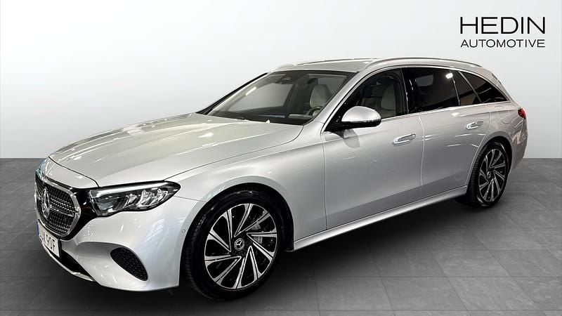 Silver Begagnad 2023 Mercedes E300 Avantgarde Kombi | 549 900 kr (Marknadspris) - Bild 1/4