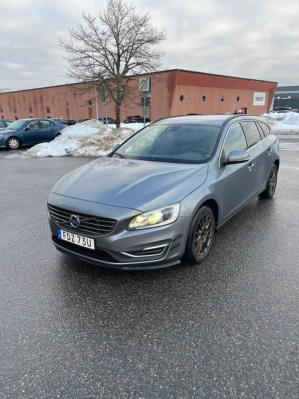 Begagnad 2017 Volvo V60 Kombi | 200 000 kr - Bild 1/4