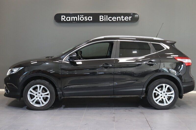 Svart Begagnad 2015 Nissan Qashqai SUV | 119 900 kr (Marknadspris) - Bild 1/4