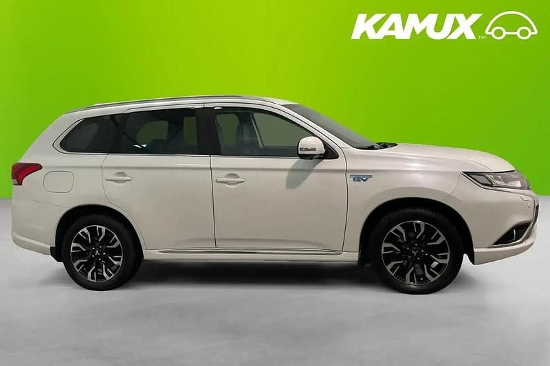 Begagnad Mitsubishi Outlander P-HEV 203 HK (149 kW) 2018 Vit SUV