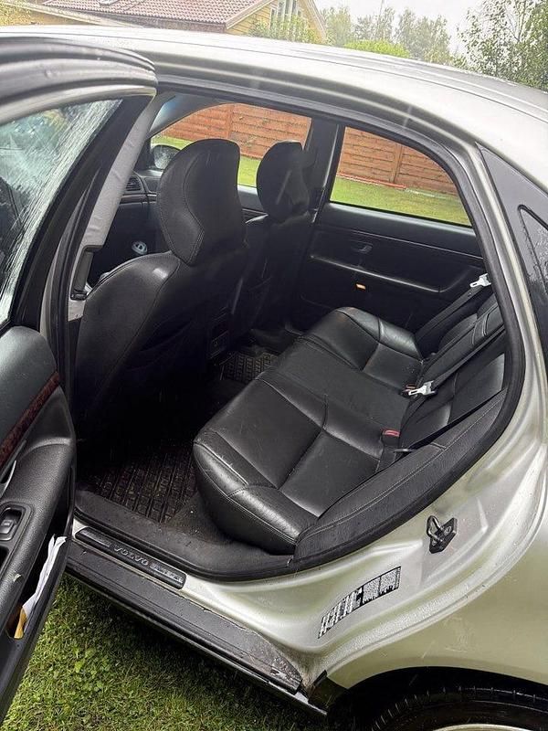 Grå Begagnad 2002 Volvo S80 Sedan | 20 000 kr (Marknadspris) - Bild 1/2