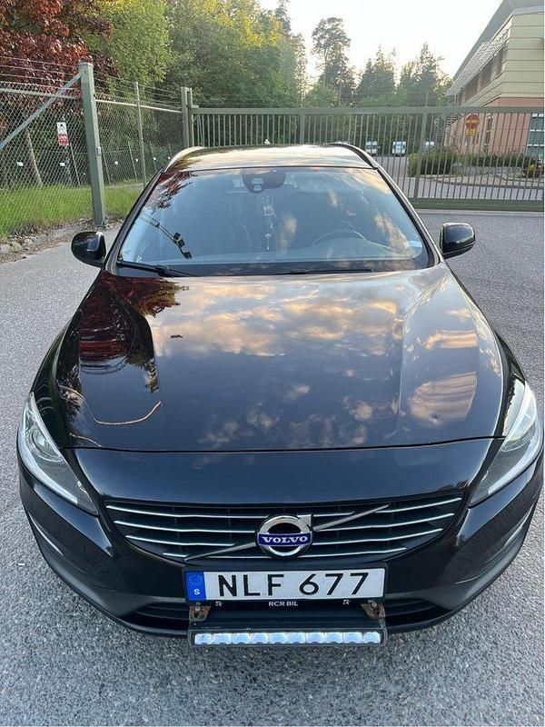 Svart Begagnad 2014 Volvo V60 Kinetic Kombi | 80 000 kr (Superpris) - Bild 1/4