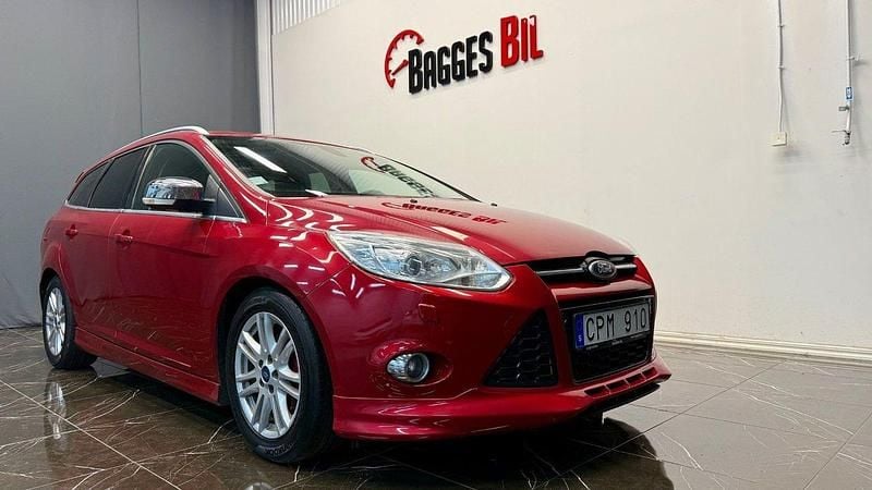 Röd Begagnad 2012 Ford Focus Titanium Kombi | 49 900 kr (Bra pris) - Bild 1/4