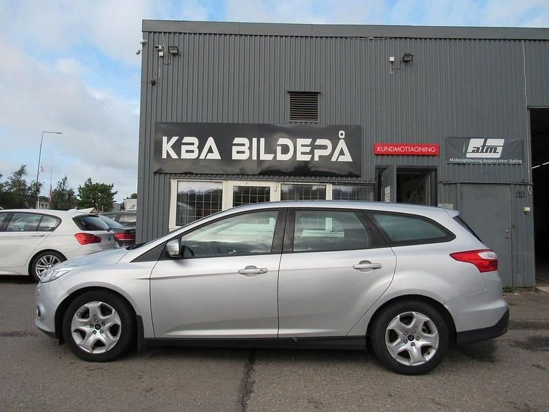 Grå Begagnad 2012 Ford Focus Trend Kombi | 34 900 kr (Marknadspris) - Bild 1/4