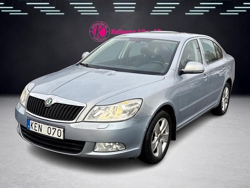 Ljusblå Begagnad 2009 Skoda Octavia Elegance Halvkombi | 34 900 kr (Marknadspris) - Bild 1/4