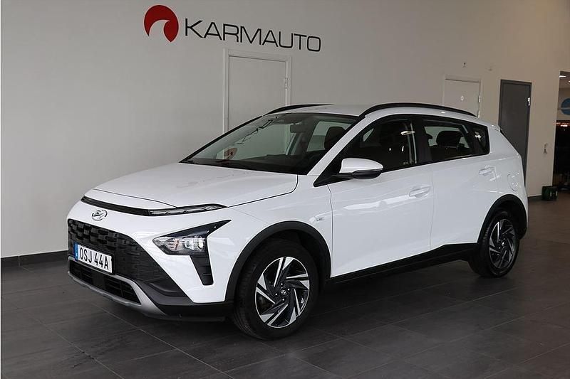 Vit Begagnad 2022 Hyundai Bayon Essential SUV | 187 900 kr (Marknadspris) - Bild 1/4