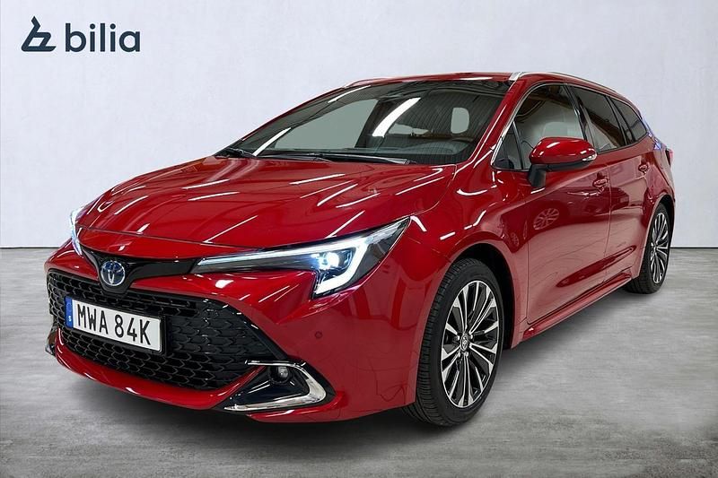 Röd Begagnad 2024 Toyota Corolla Style Kombi | 334 900 kr (Lite dyr) - Bild 1/4