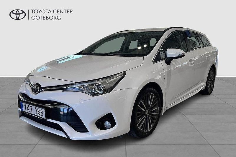 Vit Begagnad 2017 Toyota Avensis Active Kombi | 149 900 kr (Marknadspris) - Bild 1/4