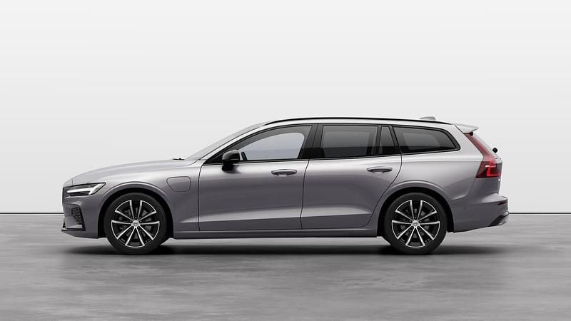 Silver Ny 2025 Volvo V60 Plus Kombi | 569 600 kr - Bild 1/4
