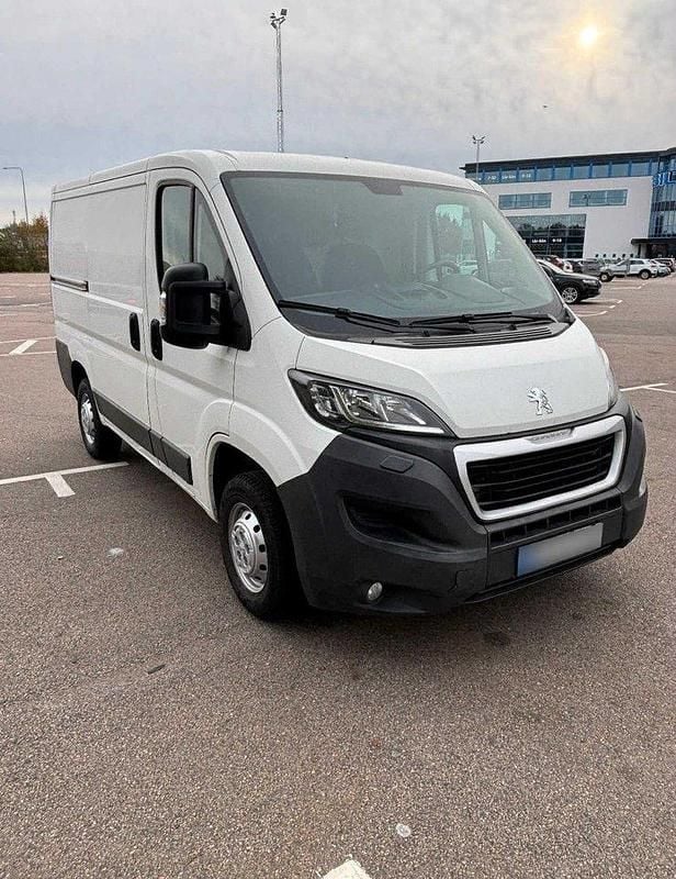 Vit Begagnad 2016 Peugeot Boxer Van | 94 000 kr (Marknadspris) - Bild 1/3
