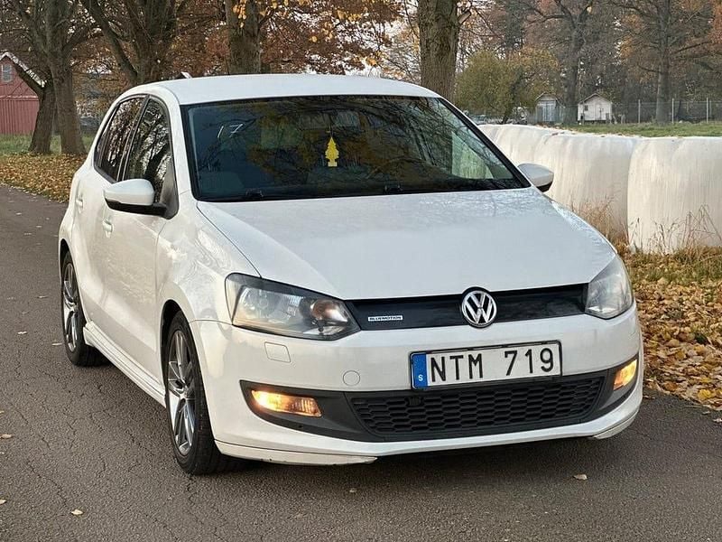 Vit Begagnad 2011 VW Polo Halvkombi | 64 999 kr (Bra pris) - Bild 1/4