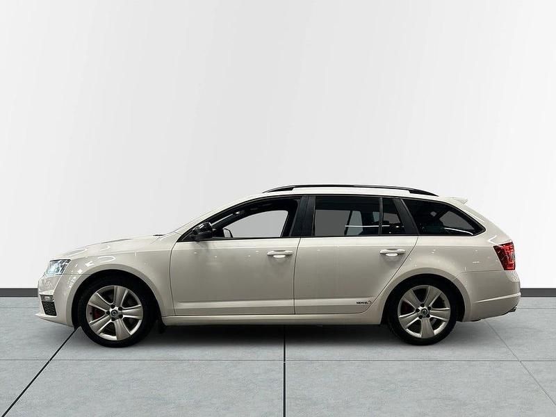 Begagnad Skoda Octavia RS 220 HK (161 kW) 2013 Vit Halvkombi