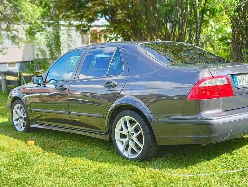 Begagnad Saab 9-5 185 HK (136 kW) 2005 Espresso black metallic