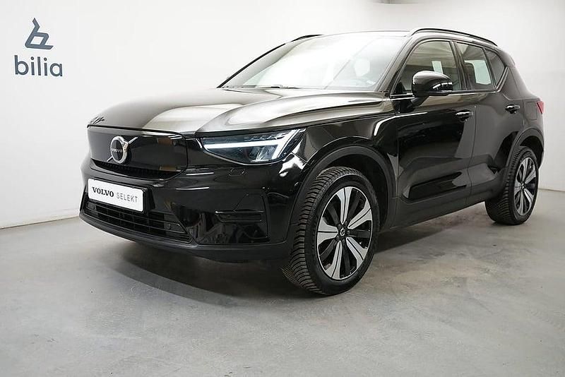 Svart Begagnad 2022 Volvo XC40 Core SUV | 339 900 kr - Bild 1/3