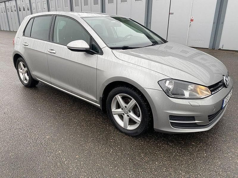 Begagnad VW Golf VII 105 HK (77 kW) 2014 Silver Halvkombi