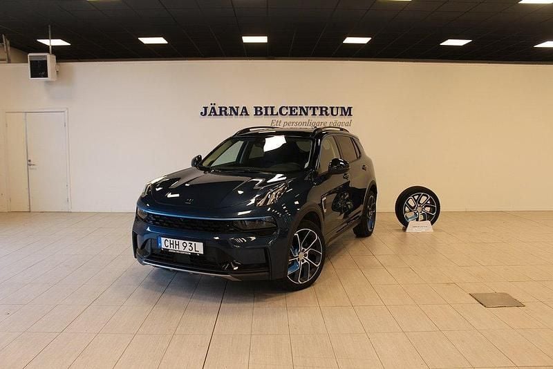 Blå Begagnad 2022 Lynk & Co 01 SUV | 264 900 kr (Marknadspris) - Bild 1/4