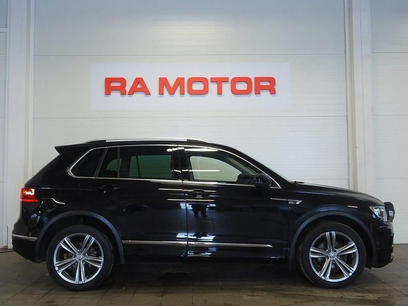 Begagnad VW Tiguan R-line 151 HK (111 kW) 2018 Svart SUV