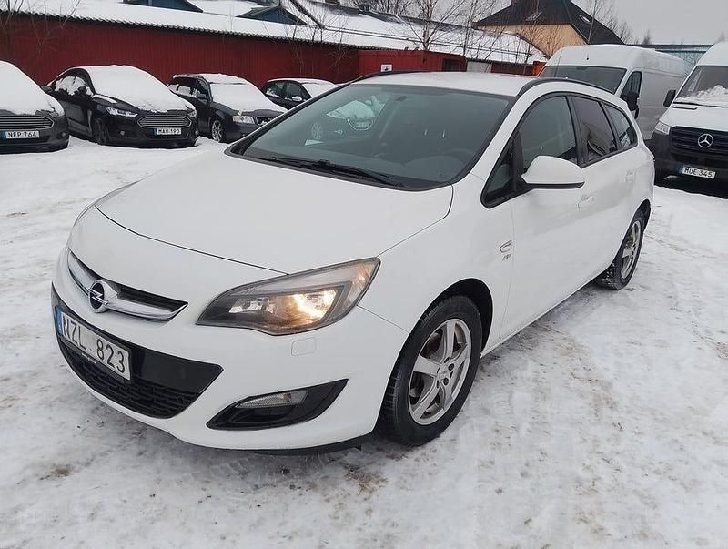Begagnad Opel Astra Active 116 HK (85 kW) 2013 Vit Kombi